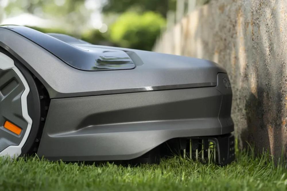 Obrzeże trawnika przygotowane pod robot koszący Automower