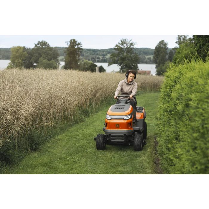 Husqvarna TS 215T Traktorek ogrodowy spalinowy z wyrzutem bocznym