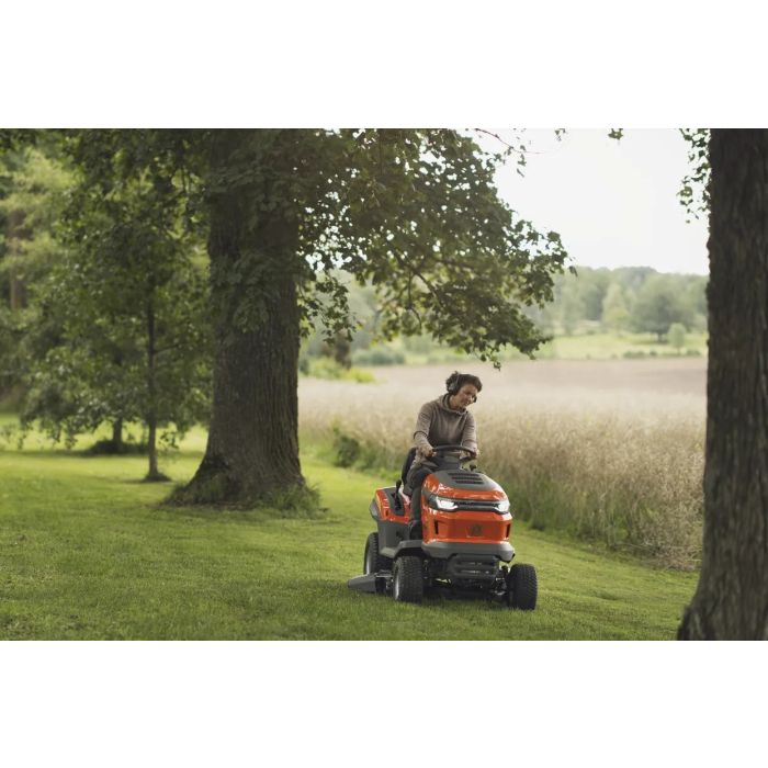 Husqvarna TS 215T Traktorek ogrodowy spalinowy z wyrzutem bocznym