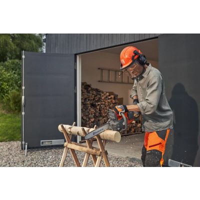 Husqvarna 225i Pilarka akumulatorowa łańcuchowa z baterią i ładowarką