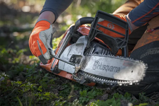 Husqvarna 550 XPG Mark II Pilarka spalinowa łańcuchowa 967690935 967 69 09‑35 napinanie łańcucha z boku