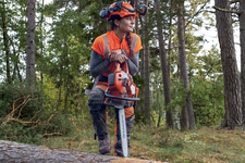 Husqvarna 550 XPG Mark II Pilarka spalinowa łańcuchowa 967690935 967 69 09‑35 Utrzymuje ciepłe dłonie dla lepszego komfortu