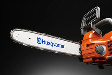 Husqvarna 340i Pilarka akumulatorowa łańcuchowa 967987914 967 98 79‑14 wysoko umieszczony środek ciężkości