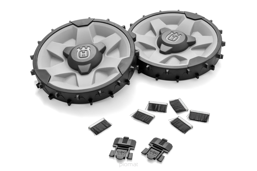 Zestaw terenowy, koła z głębokim bieżnikiem, szczotki do kół do modeli 320 i 330X 581889701 581 88 97‑01