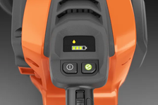 Husqvarna 540i XPG Pilarka akumulatorowa łańcuchowa 970568014 970 56 80‑14 Wskaźnik oleju na klawiaturze