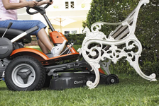 Husqvarna R200iX Rider akumulatorowy 970649901 970 64 99‑01 Możliwość montażu urządzenia tnącego z funkcją BioClip