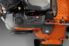 Husqvarna ZTH Z448 Kosiarka spalinowa o zerowym promieniu skrętu 967984602 967 98 46‑02 Ergonomiczne elementy sterujące