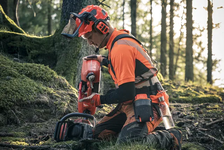 Husqvarna 585 Pilarka spalinowa łańcuchowa 970493030 970 49 30‑30 do pracy z wieloma rodzajami paliwa