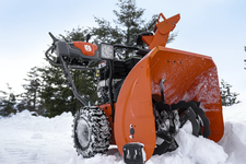 Husqvarna ST327 Odśnieżarka dwustopniowa 970529001 970 52 90‑01 o wysokiej wydajności, aby z łatwością oczyszczać duże powierzchnie