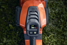 Husqvarna 542i XPG Pilarka akumulatorowa łańcuchowa 970647114 970 64 71‑14 Intuicyjny panel sterowania