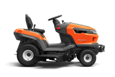 Husqvarna TS 217T Traktorek ogrodowy spalinowy 970728101 970 72 81‑01 łączy w sobie wygodną jazdę z wydajnym koszeniem