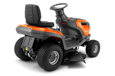 Husqvarna TS 114 Traktor ogrodowy spalinowy z wyrzutem bocznym 970622501 970 62 25‑01 Dodatkowa funkcjonalność dzięki dołączonemu hakowi holowniczemu